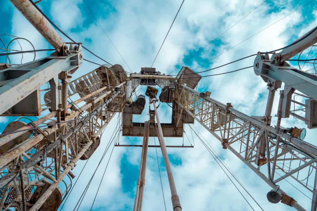 Battle for Materials Slows Oil Drillers